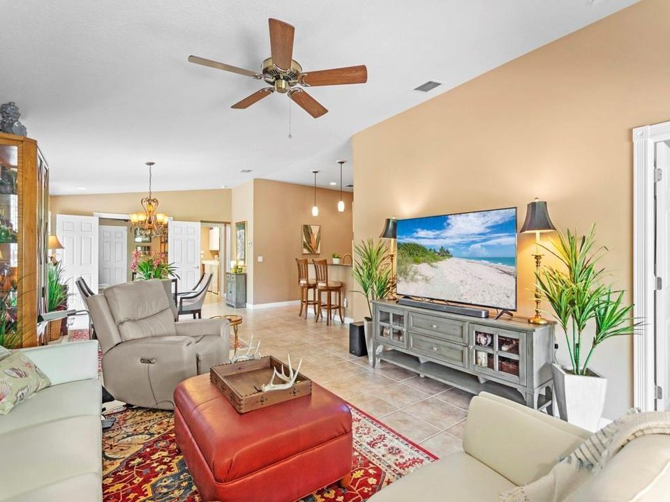 For Sale: $435,000 (2 beds, 2 baths, 1540 Square Feet)