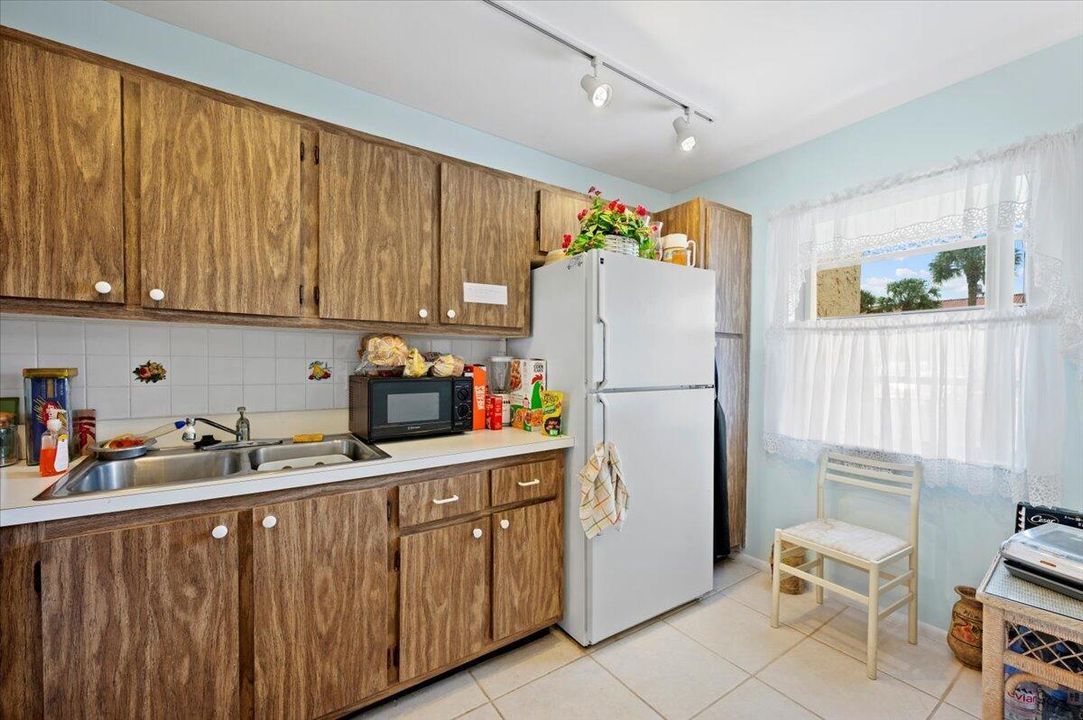 For Sale: $197,500 (2 beds, 2 baths, 1106 Square Feet)