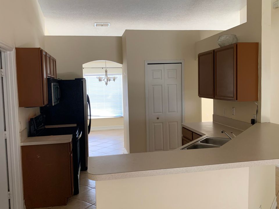 For Rent: $2,495 (3 beds, 2 baths, 1740 Square Feet)