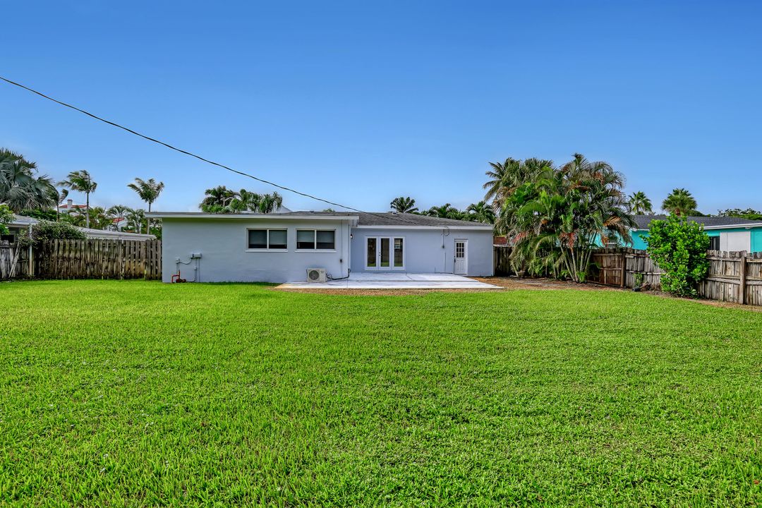 For Sale: $1,650,000 (3 beds, 2 baths, 1568 Square Feet)