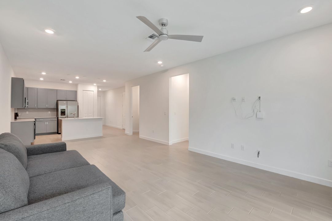 For Sale: $455,000 (2 beds, 2 baths, 1319 Square Feet)