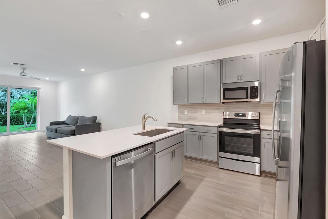 For Sale: $455,000 (2 beds, 2 baths, 1319 Square Feet)