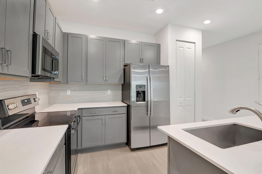 For Sale: $455,000 (2 beds, 2 baths, 1319 Square Feet)