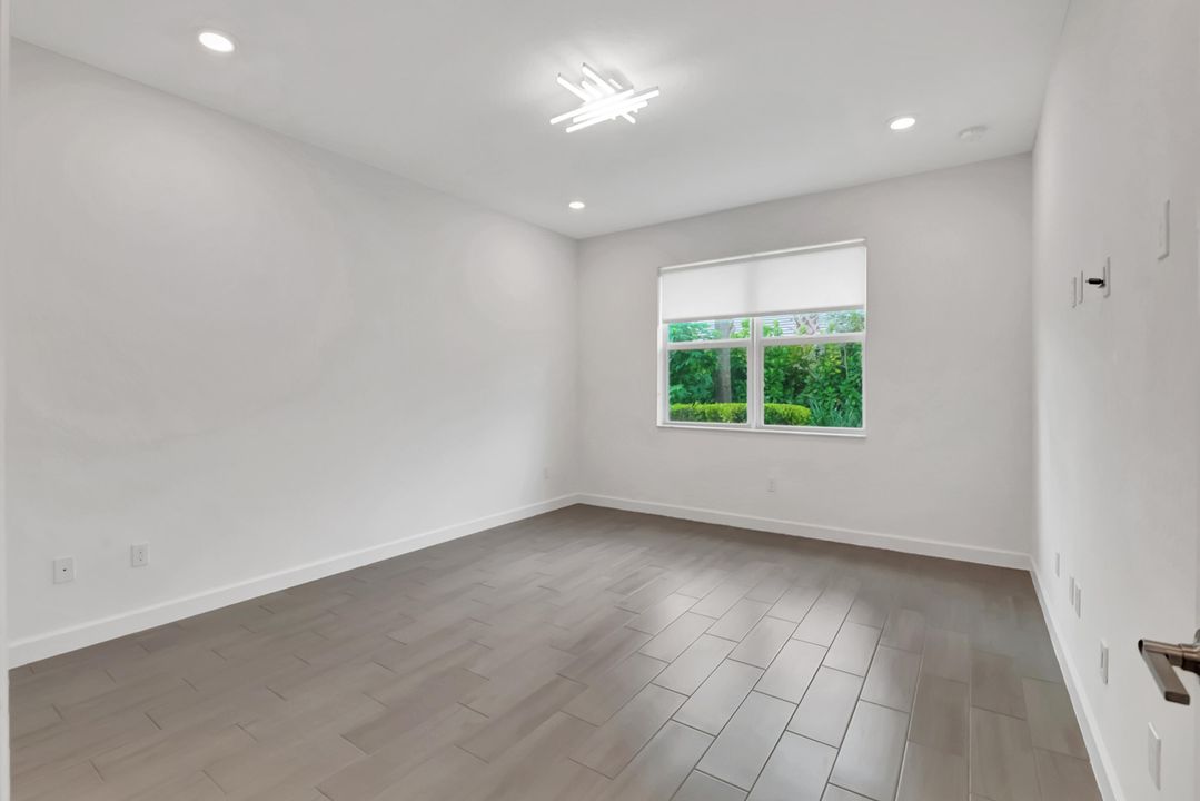 For Sale: $455,000 (2 beds, 2 baths, 1319 Square Feet)