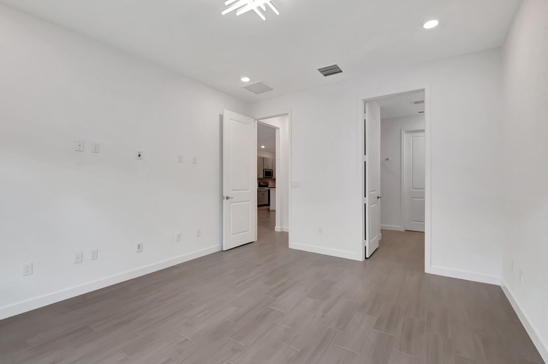 For Sale: $455,000 (2 beds, 2 baths, 1319 Square Feet)