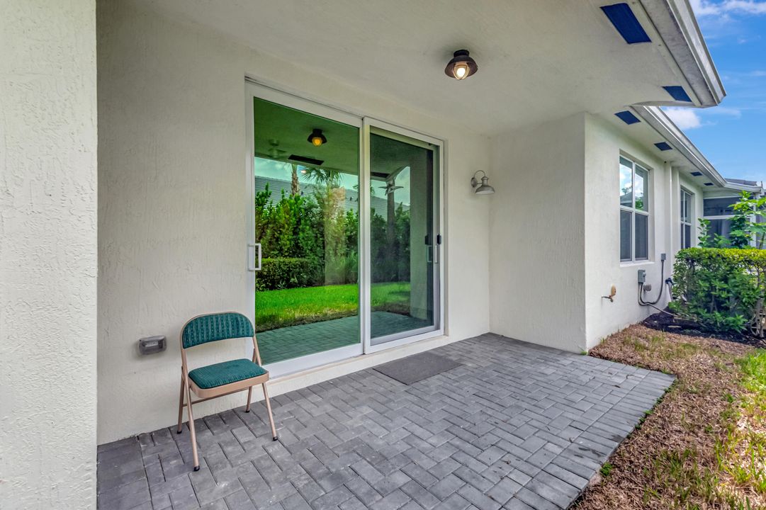 For Sale: $455,000 (2 beds, 2 baths, 1319 Square Feet)