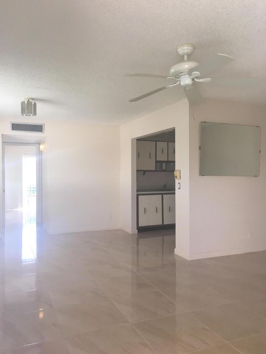 For Sale: $101,500 (1 beds, 1 baths, 760 Square Feet)