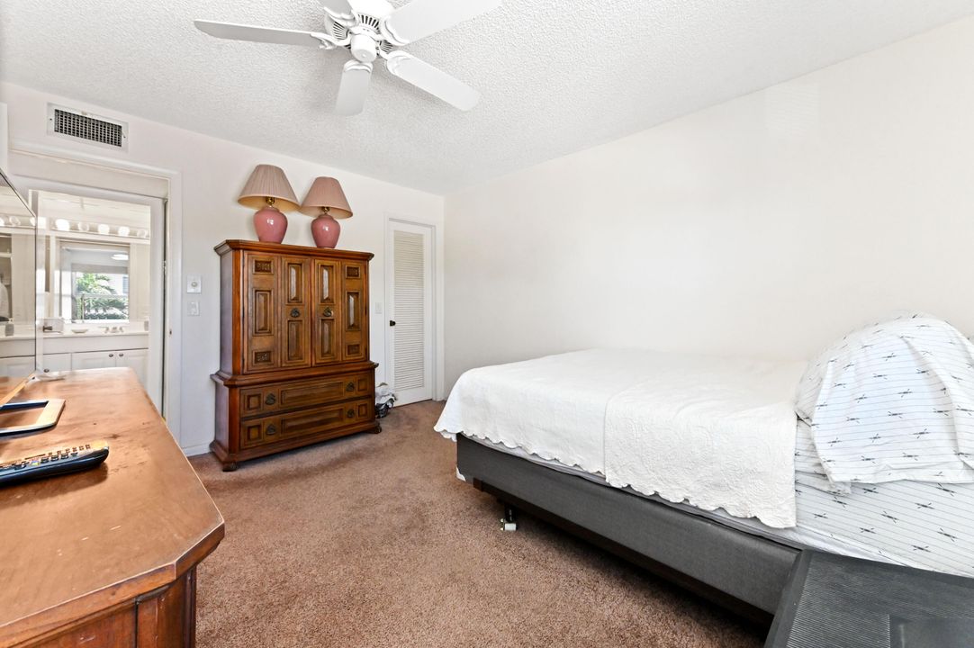 For Sale: $145,000 (2 beds, 2 baths, 902 Square Feet)