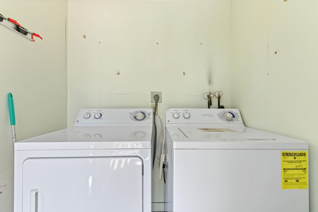 For Sale: $145,000 (2 beds, 2 baths, 902 Square Feet)