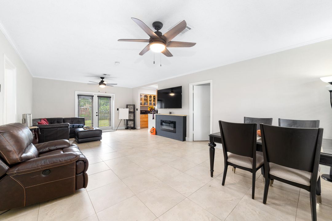 For Sale: $449,900 (3 beds, 2 baths, 1249 Square Feet)