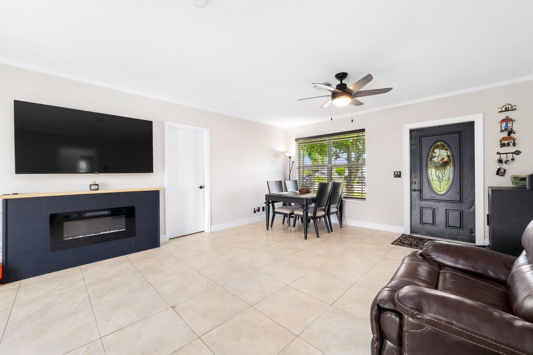 For Sale: $449,900 (3 beds, 2 baths, 1249 Square Feet)