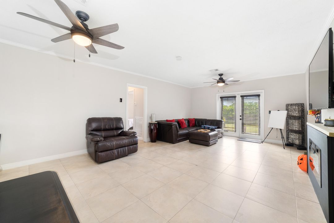 For Sale: $449,900 (3 beds, 2 baths, 1249 Square Feet)