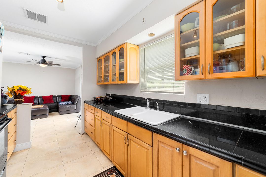 For Sale: $449,900 (3 beds, 2 baths, 1249 Square Feet)