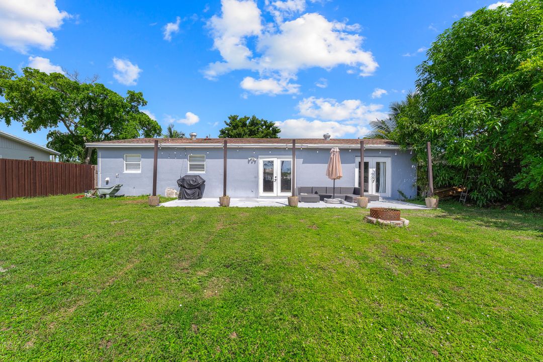 For Sale: $449,900 (3 beds, 2 baths, 1249 Square Feet)