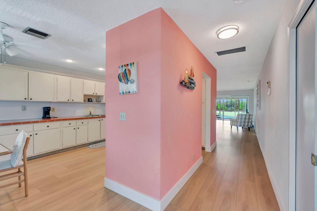 For Sale: $279,999 (2 beds, 2 baths, 1335 Square Feet)