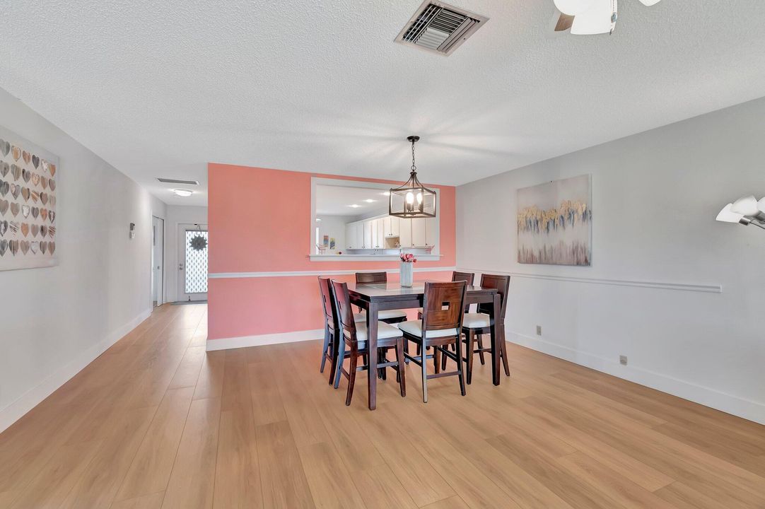 For Sale: $279,999 (2 beds, 2 baths, 1335 Square Feet)