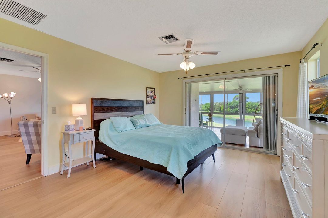 For Sale: $279,999 (2 beds, 2 baths, 1335 Square Feet)