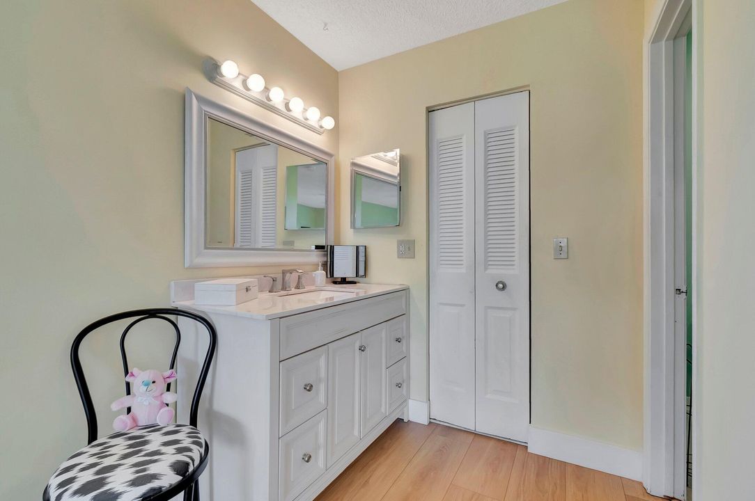 For Sale: $279,999 (2 beds, 2 baths, 1335 Square Feet)