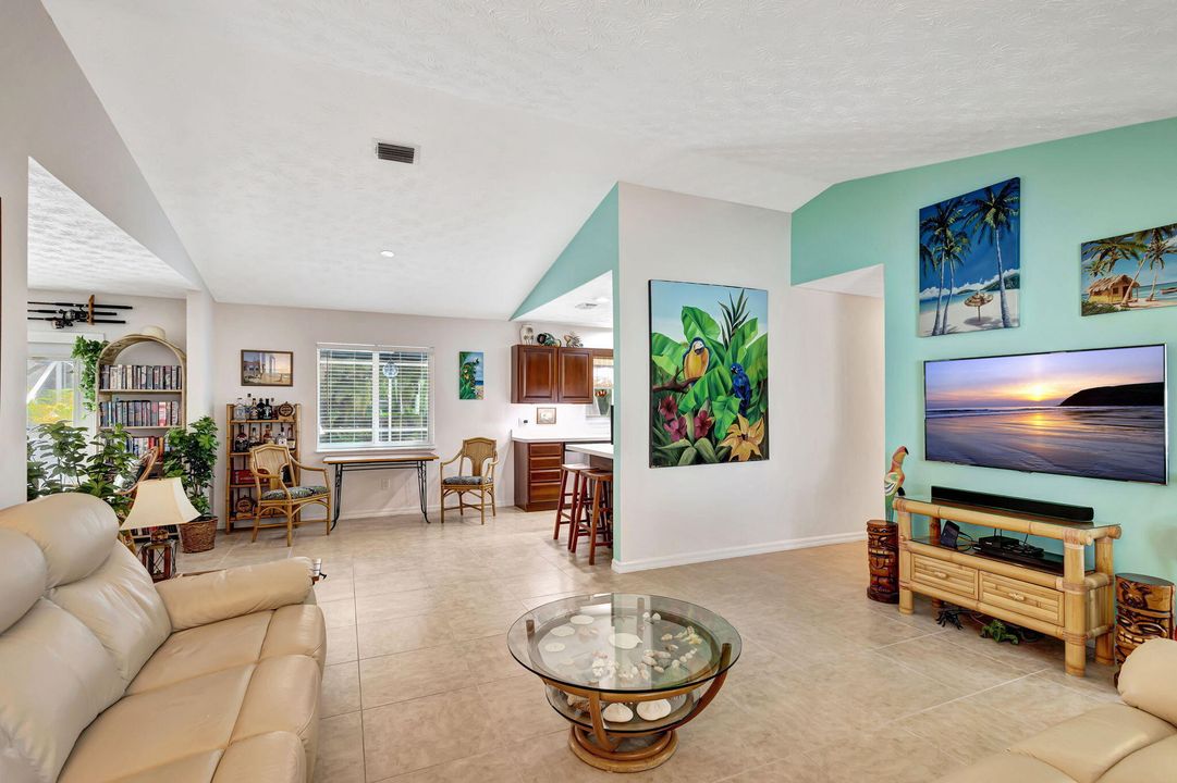 For Sale: $575,000 (2 beds, 2 baths, 1252 Square Feet)