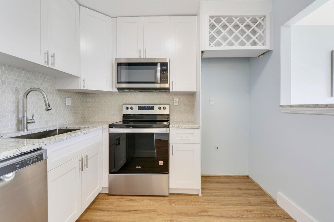 For Sale: $139,900 (1 beds, 1 baths, 631 Square Feet)