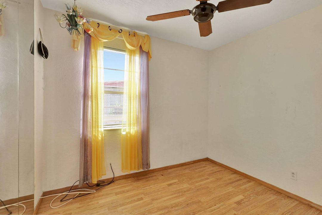 For Sale: $255,000 (3 beds, 1 baths, 864 Square Feet)