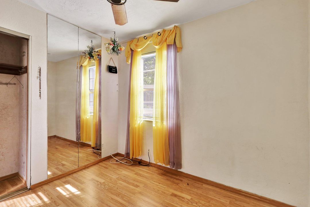 For Sale: $255,000 (3 beds, 1 baths, 864 Square Feet)