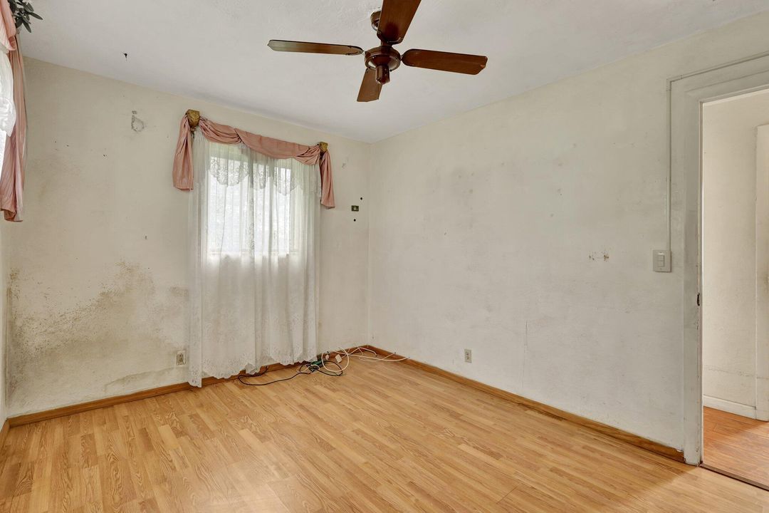 For Sale: $255,000 (3 beds, 1 baths, 864 Square Feet)