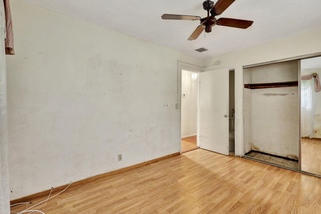 For Sale: $255,000 (3 beds, 1 baths, 864 Square Feet)