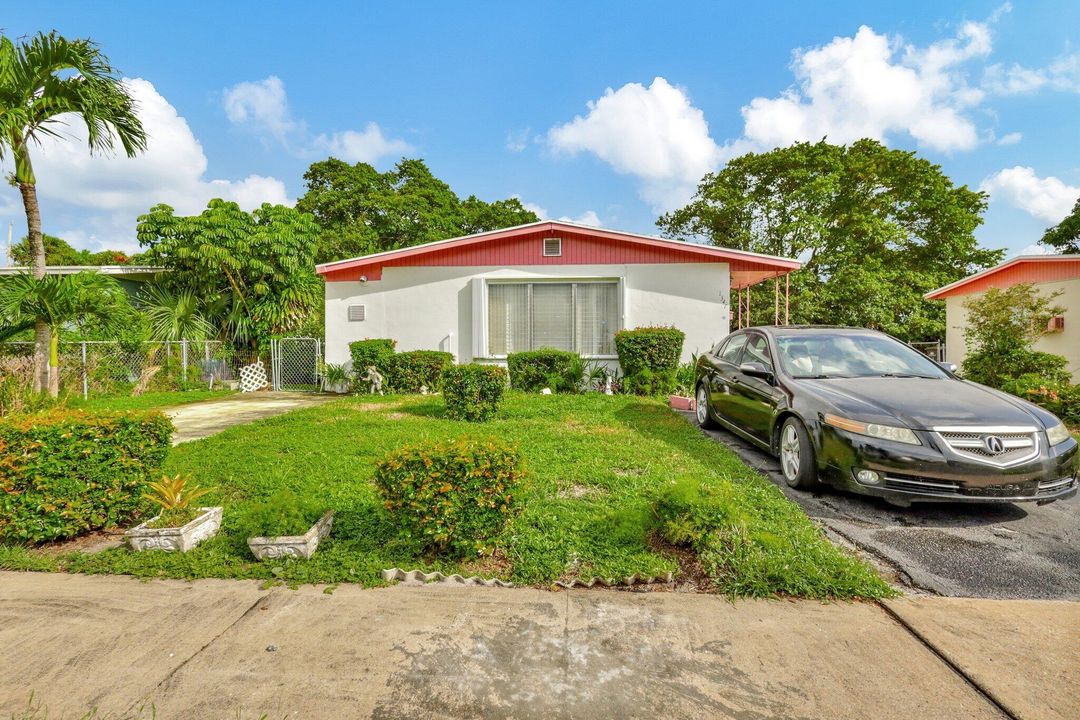 For Sale: $255,000 (3 beds, 1 baths, 864 Square Feet)