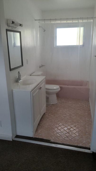 For Sale: $107,000 (1 beds, 1 baths, 662 Square Feet)