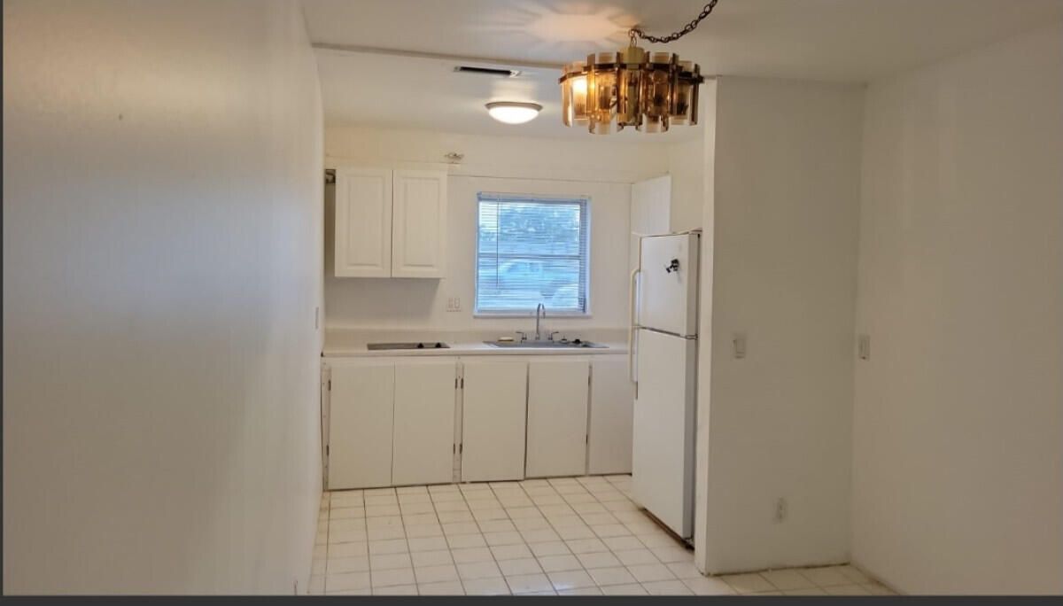 For Sale: $107,000 (1 beds, 1 baths, 662 Square Feet)