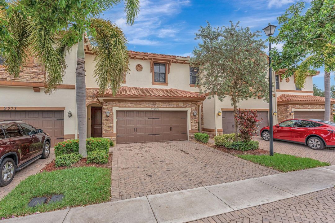 For Sale: $575,000 (3 beds, 2 baths, 1875 Square Feet)