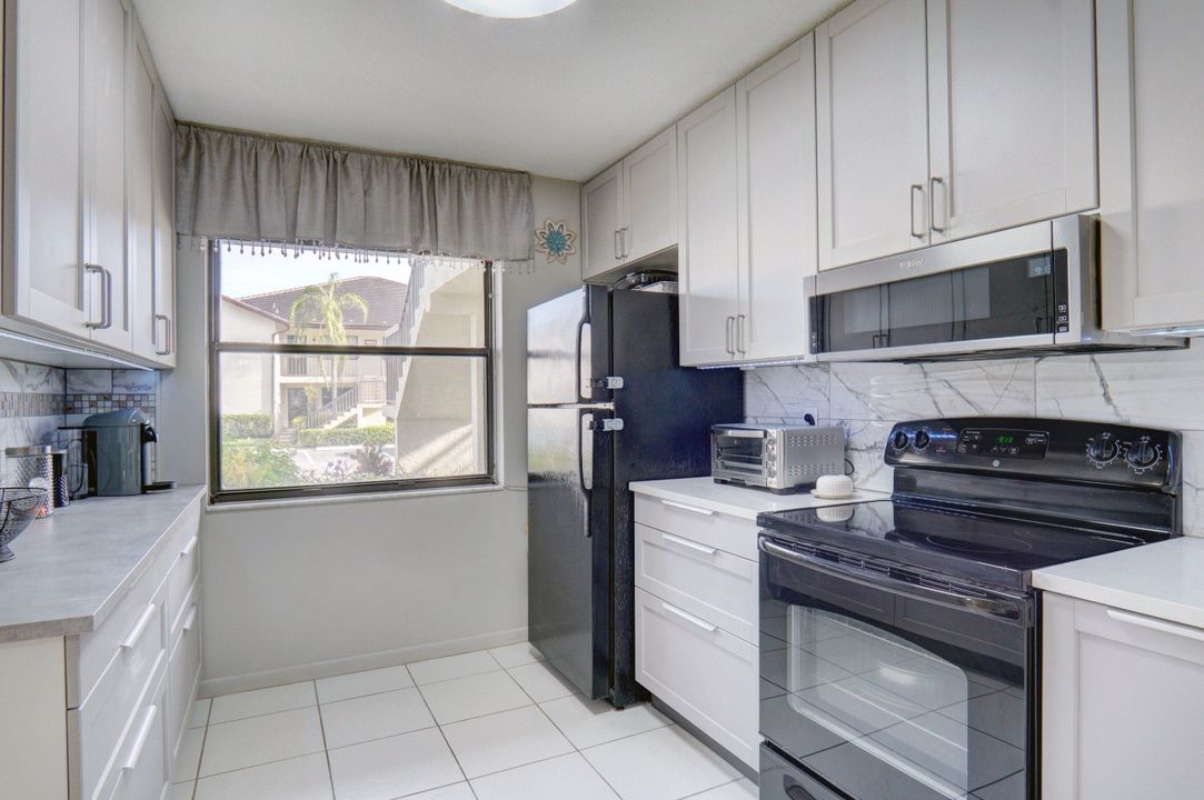 For Sale: $249,900 (3 beds, 2 baths, 1220 Square Feet)