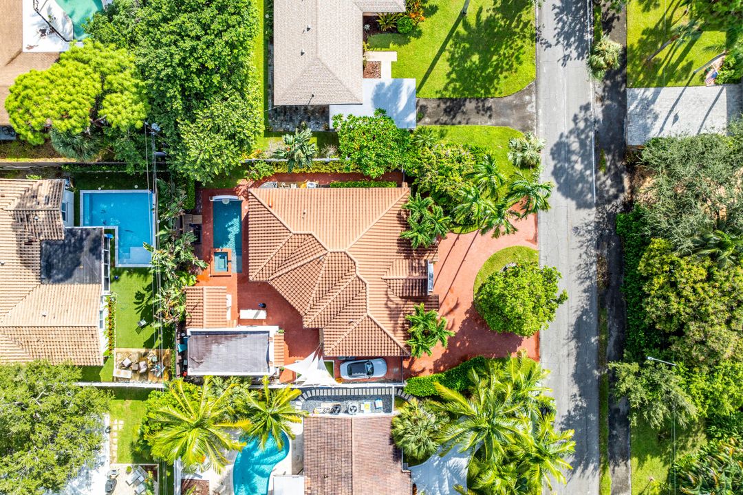 For Sale: $2,000,000 (4 beds, 3 baths, 2565 Square Feet)