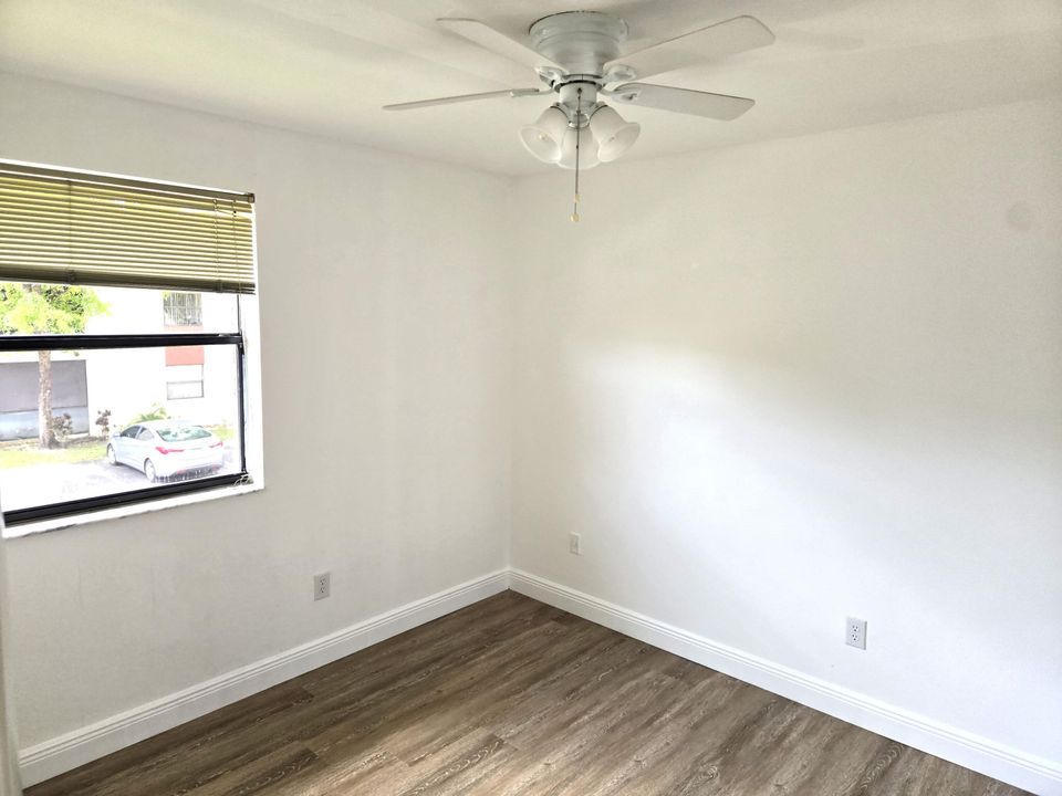 For Sale: $300,000 (3 beds, 2 baths, 1185 Square Feet)