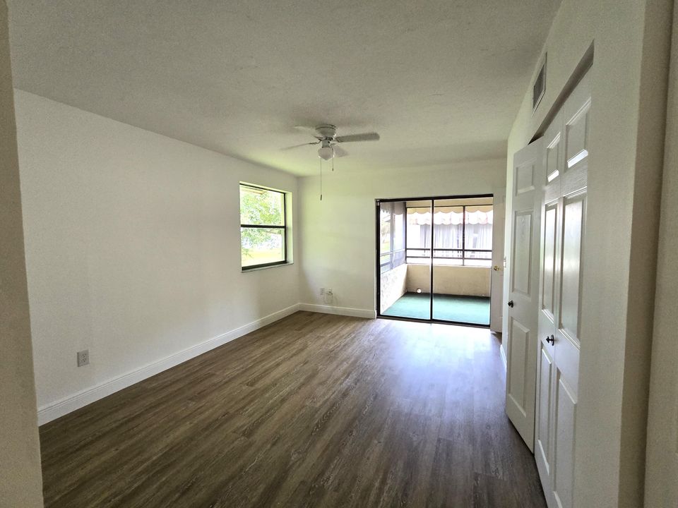 For Sale: $300,000 (3 beds, 2 baths, 1185 Square Feet)