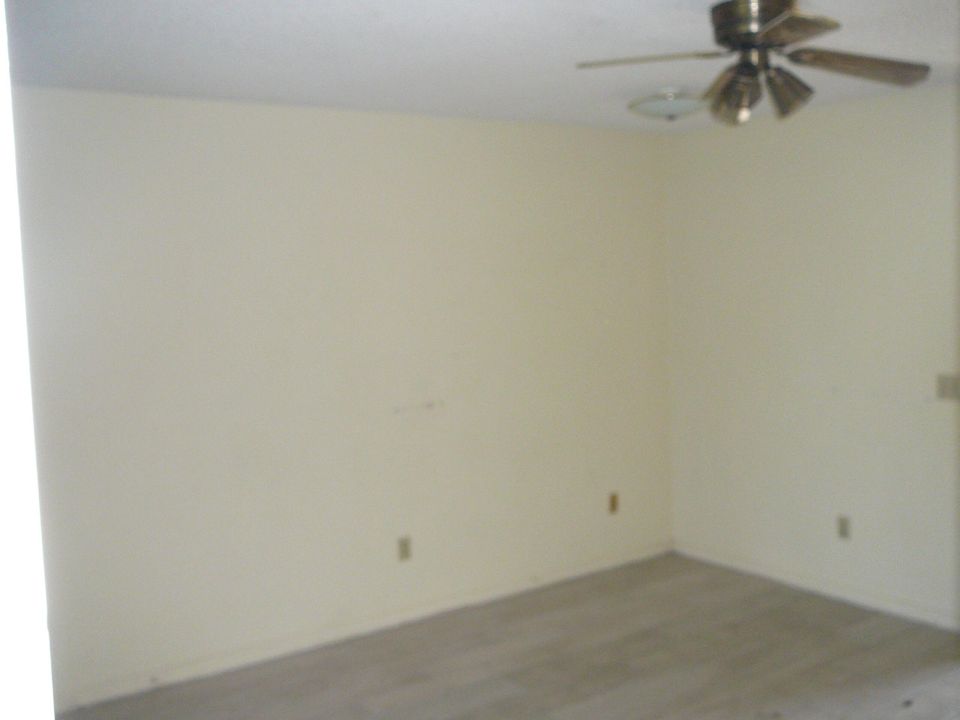 For Sale: $134,900 (2 beds, 2 baths, 744 Square Feet)