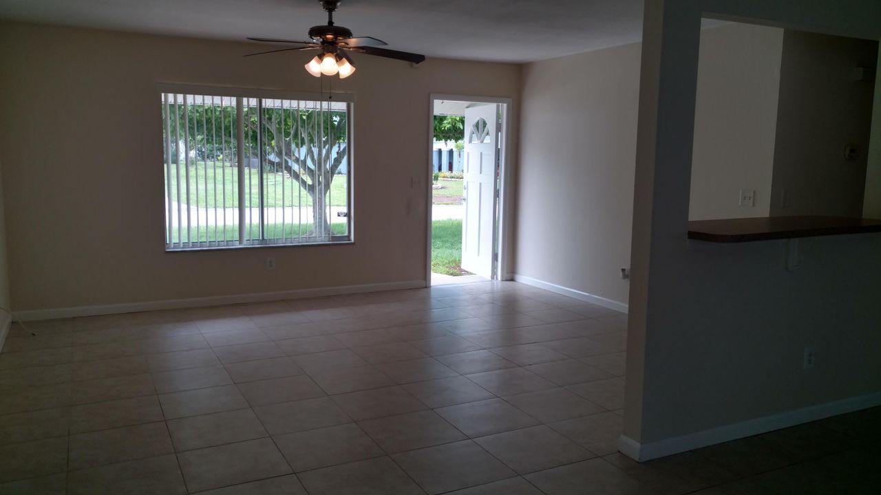 For Rent: $2,350 (3 beds, 2 baths, 1176 Square Feet)