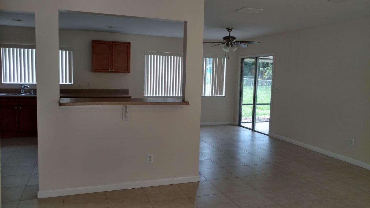 For Rent: $2,350 (3 beds, 2 baths, 1176 Square Feet)