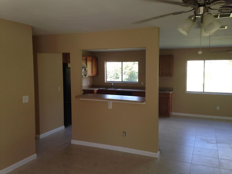 For Rent: $2,350 (3 beds, 2 baths, 1176 Square Feet)