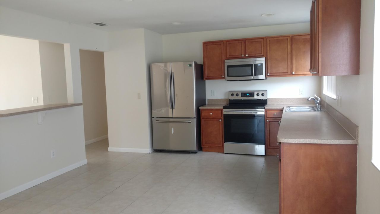 For Rent: $2,350 (3 beds, 2 baths, 1176 Square Feet)