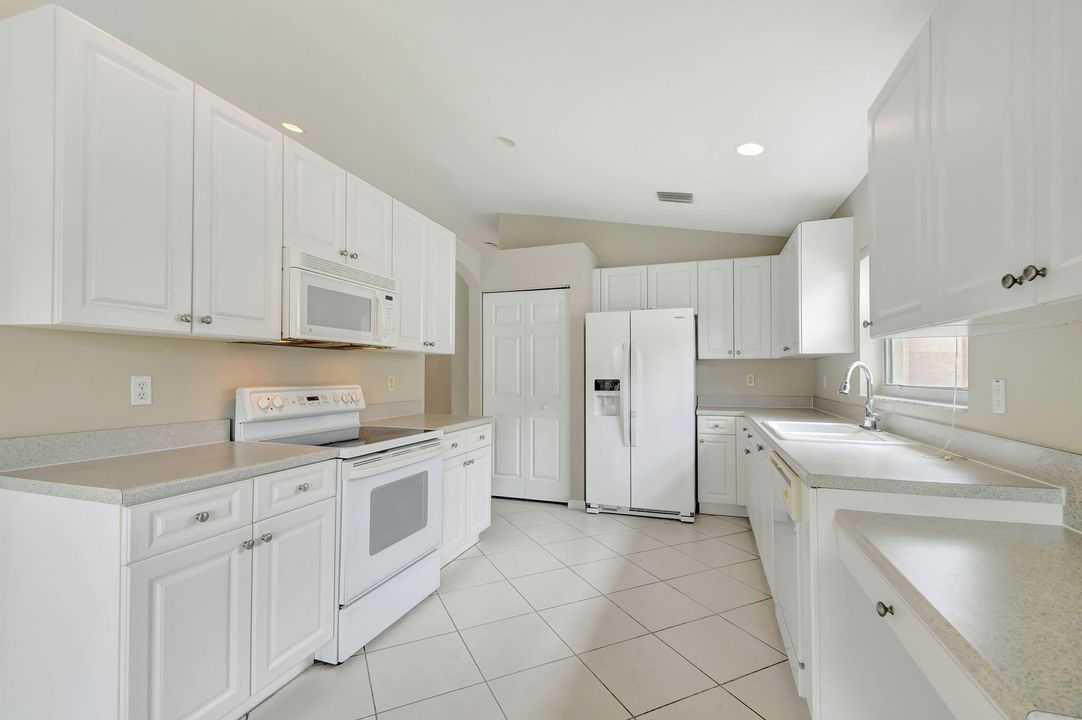 For Sale: $435,000 (3 beds, 2 baths, 1807 Square Feet)