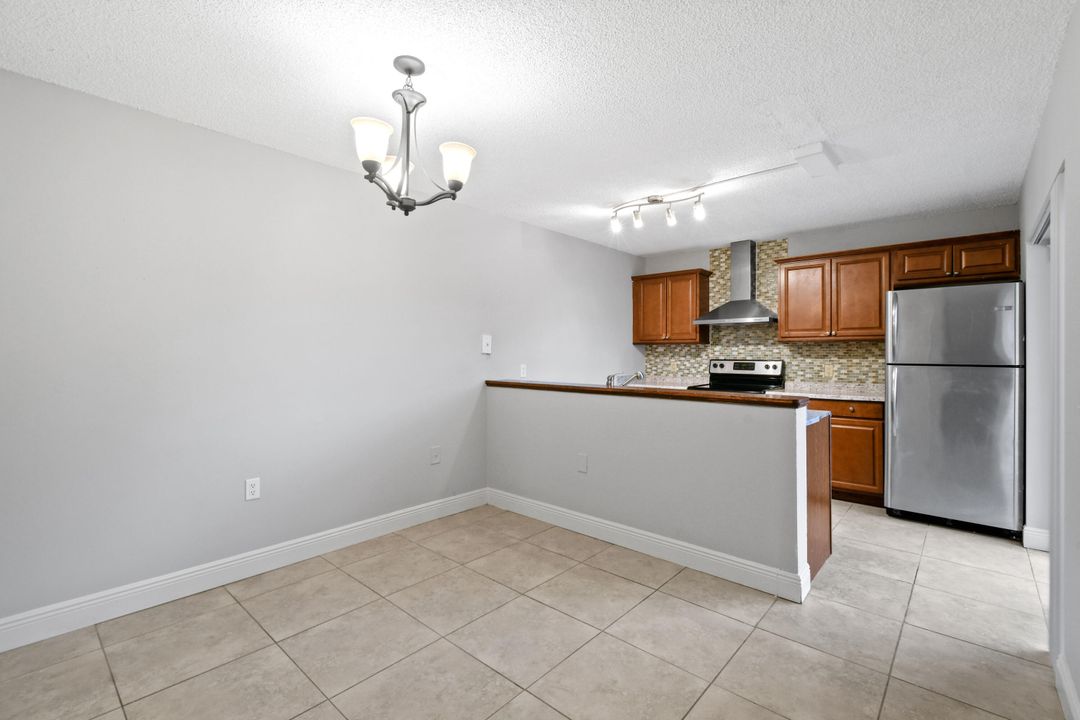 Active With Contract: $2,150 (2 beds, 2 baths, 1236 Square Feet)