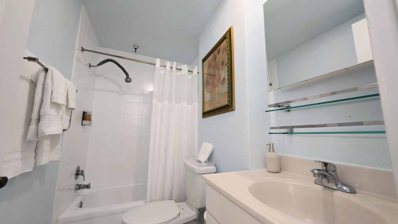 For Sale: $1,120,000 (2 beds, 2 baths, 1023 Square Feet)