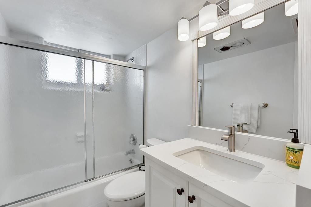 For Sale: $635,000 (2 beds, 2 baths, 1116 Square Feet)