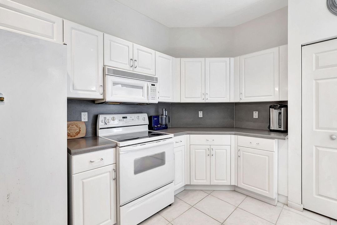 For Sale: $559,000 (3 beds, 2 baths, 1882 Square Feet)