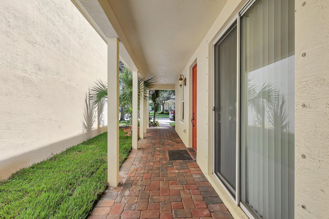 For Sale: $325,000 (3 beds, 2 baths, 1481 Square Feet)