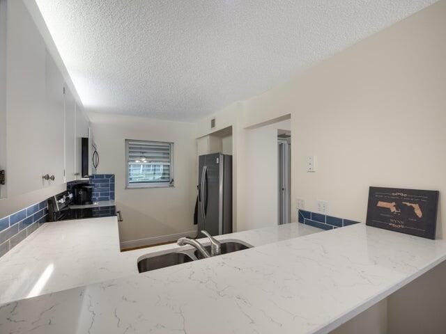 For Sale: $439,900 (2 beds, 2 baths, 1101 Square Feet)