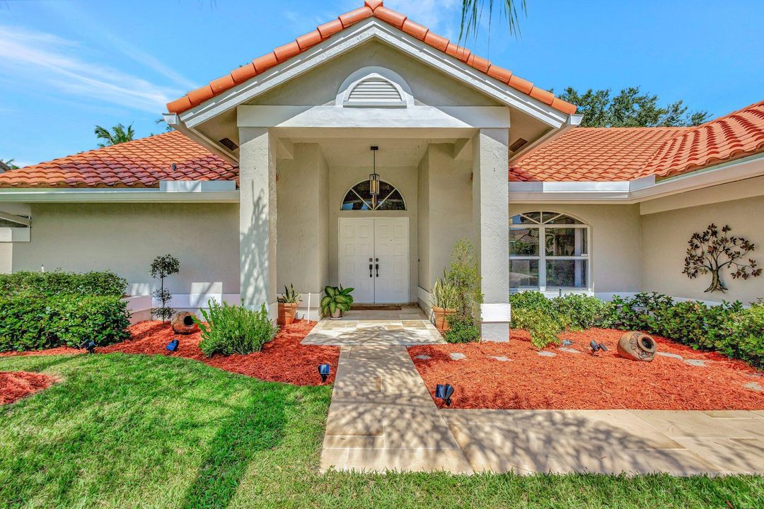 For Sale: $715,000 (3 beds, 2 baths, 2192 Square Feet)