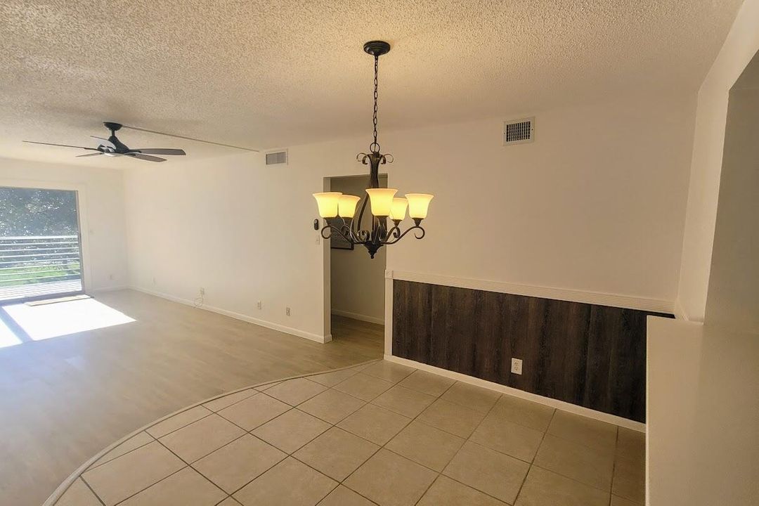 For Rent: $2,350 (2 beds, 2 baths, 1156 Square Feet)